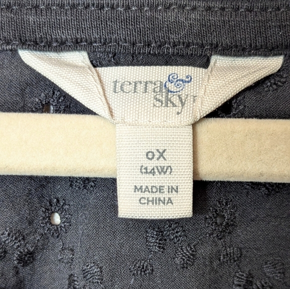 Terra & Sky Black W/Eyelet On Back & Sleeve Top - Picture 8 of 15